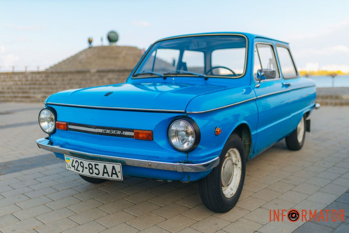 Набережна у яскравих кольорах