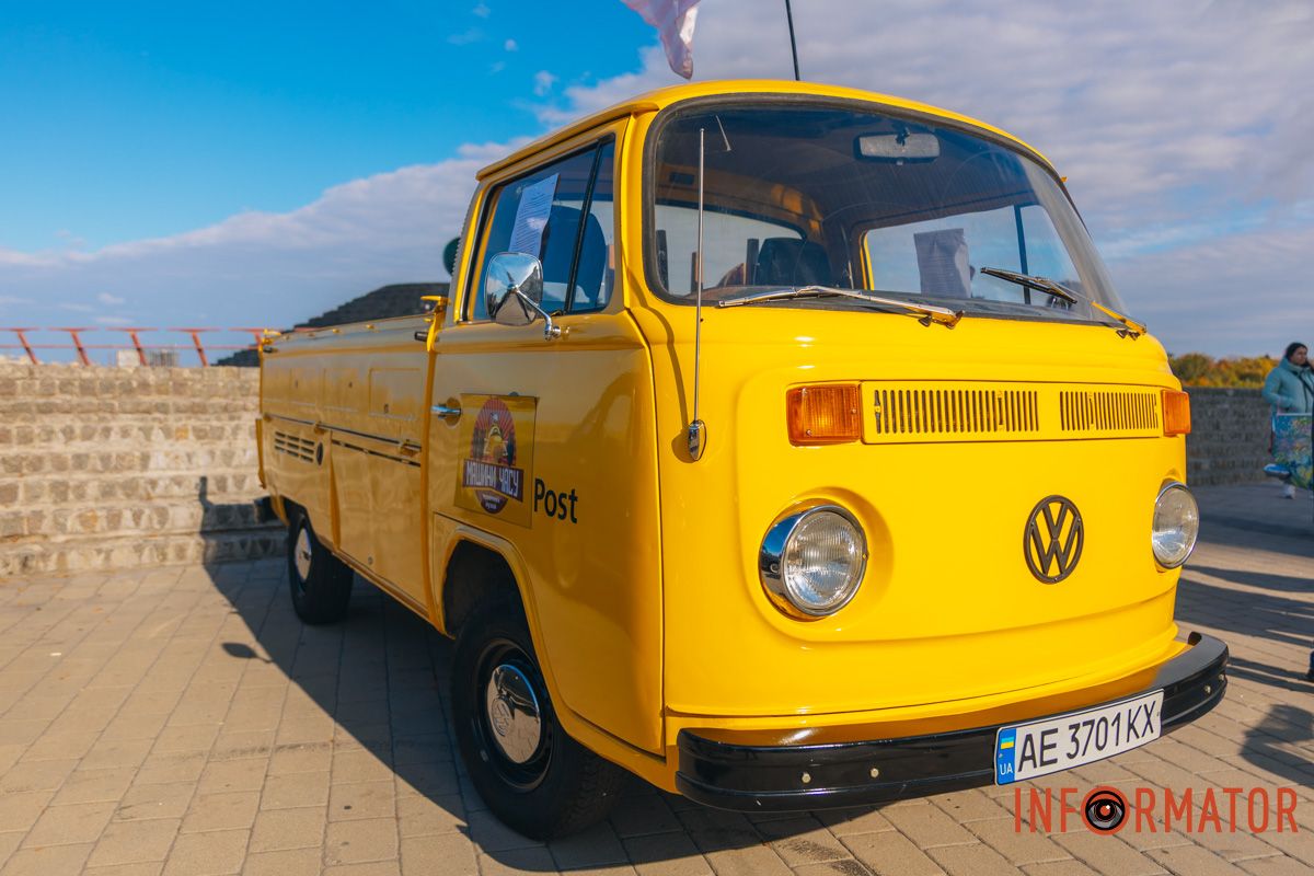 Яскравий вагончик