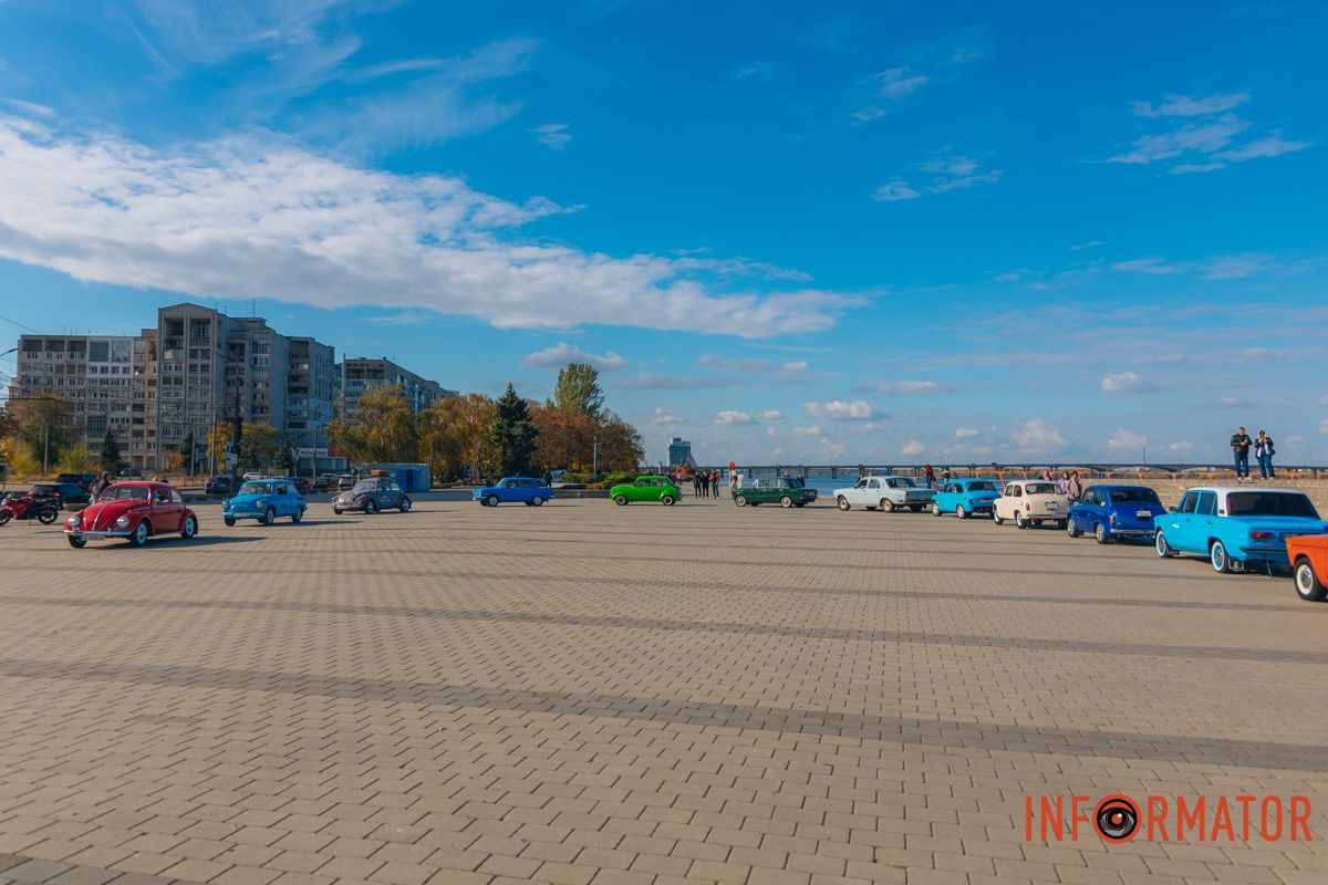 Ретро-колона рушила вулицями Дніпра