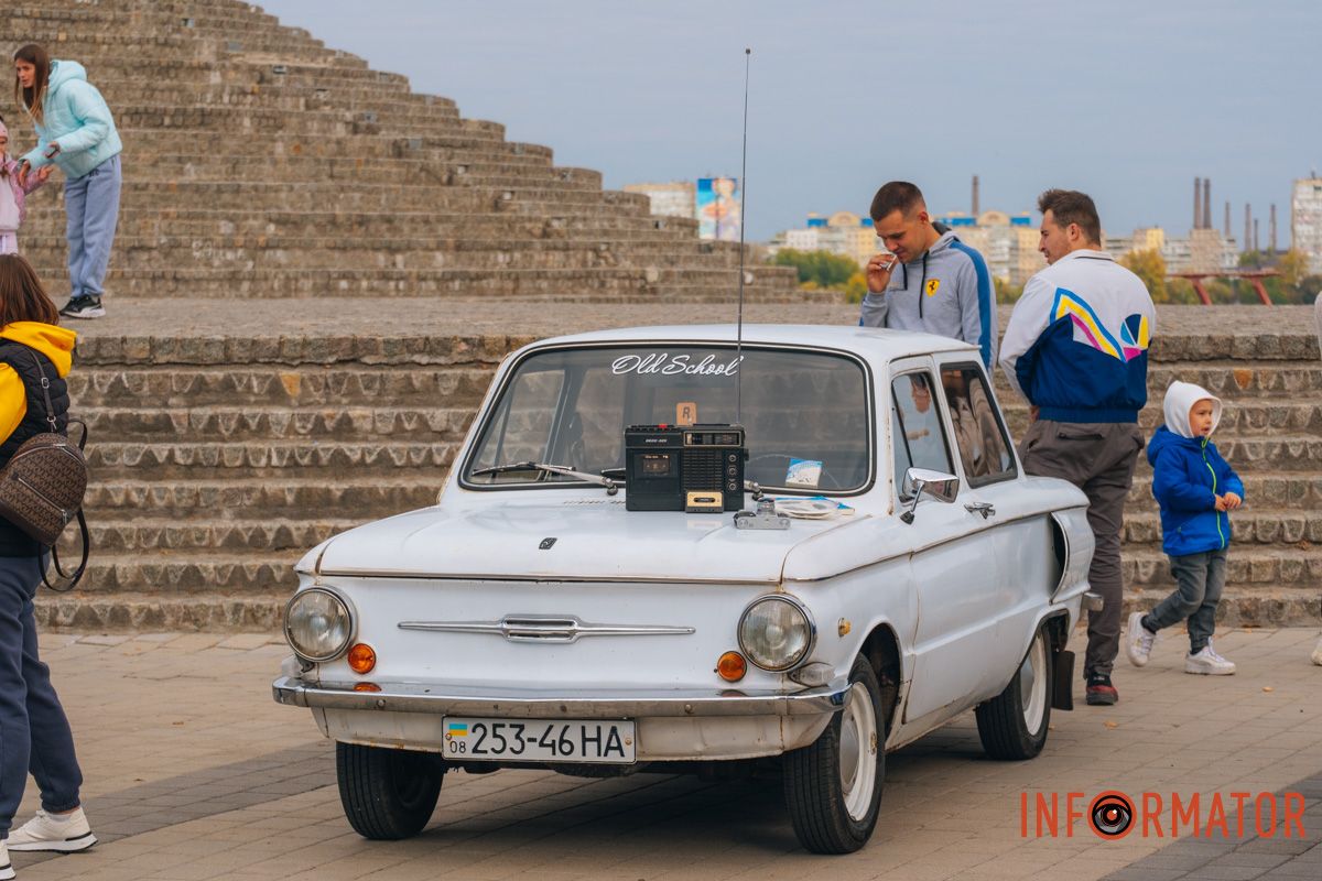 Місто спостерігає за живою історією на колесах