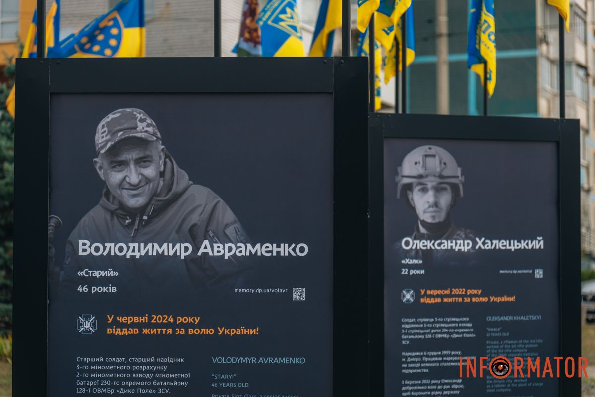 Алея знаходиться на вулиці Висоцького