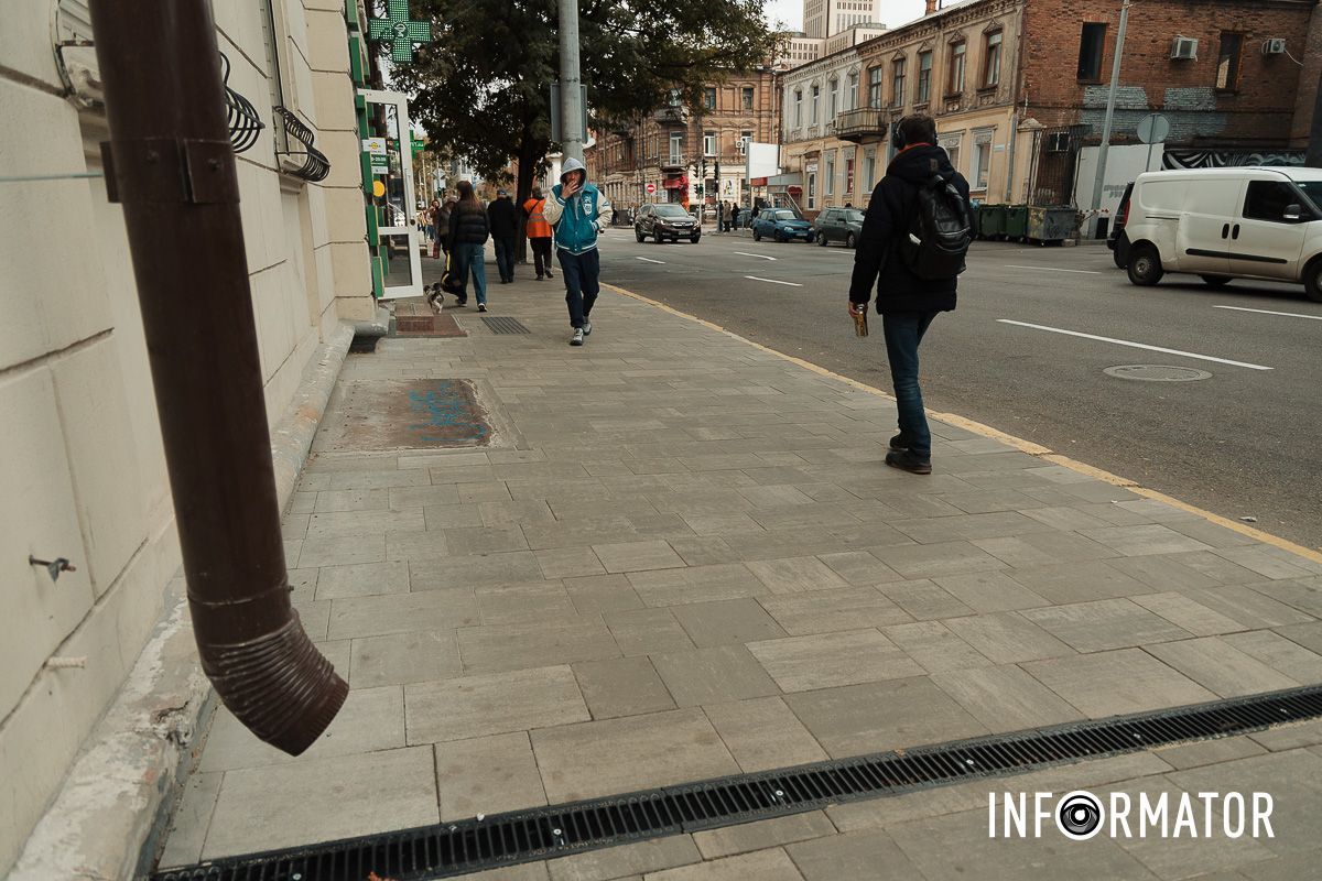 Брусчатку уложили от улицы Харьковской Брусчатку уложили от улицы Харьковской