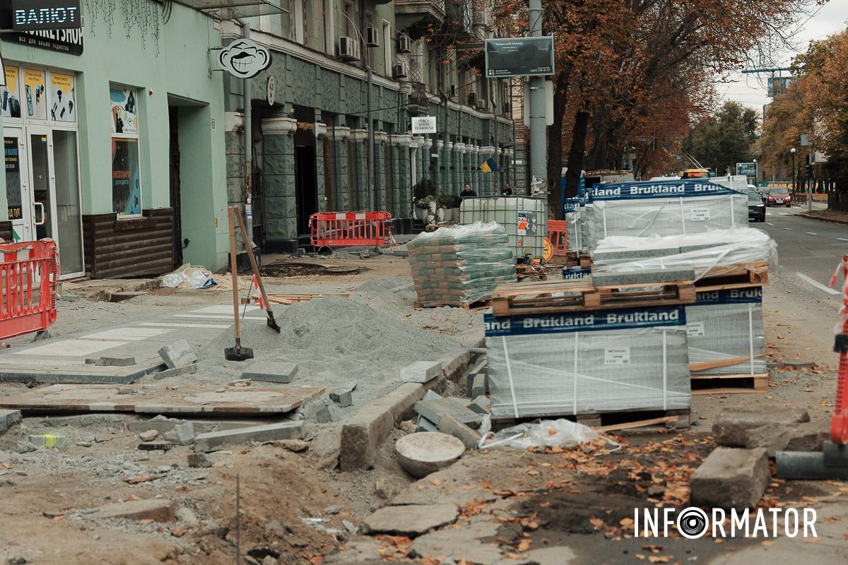 Работы выполняют от Кельнского бульвара до Сечевых Стрельцов. Работы выполняют от Кельнского бульвара до Сечевых Стрельцов.