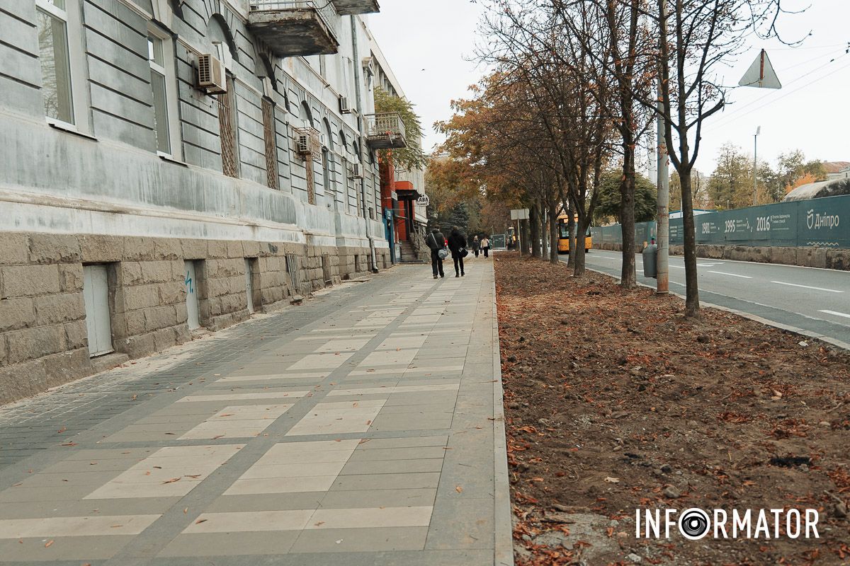 Безбарьерное пространство возле "Днепровской политехники" Безбарьерное пространство возле "Днепровской политехники"