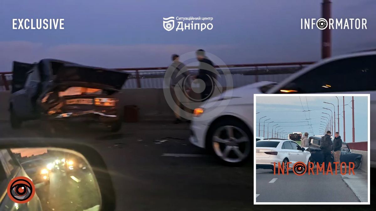 Відео моменту ДТП: у Дніпрі на Новому мосту Audi врізалася у ВАЗ, той відлетів у відбійник