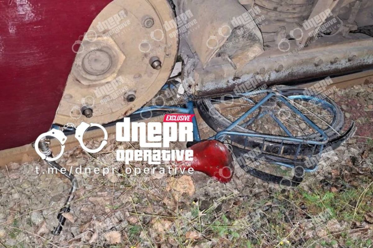 20 жовтня у Дніпрі трамвай збив чоловіка, який лежав на колії 20 жовтня у Дніпрі трамвай збив чоловіка, який лежав на колії