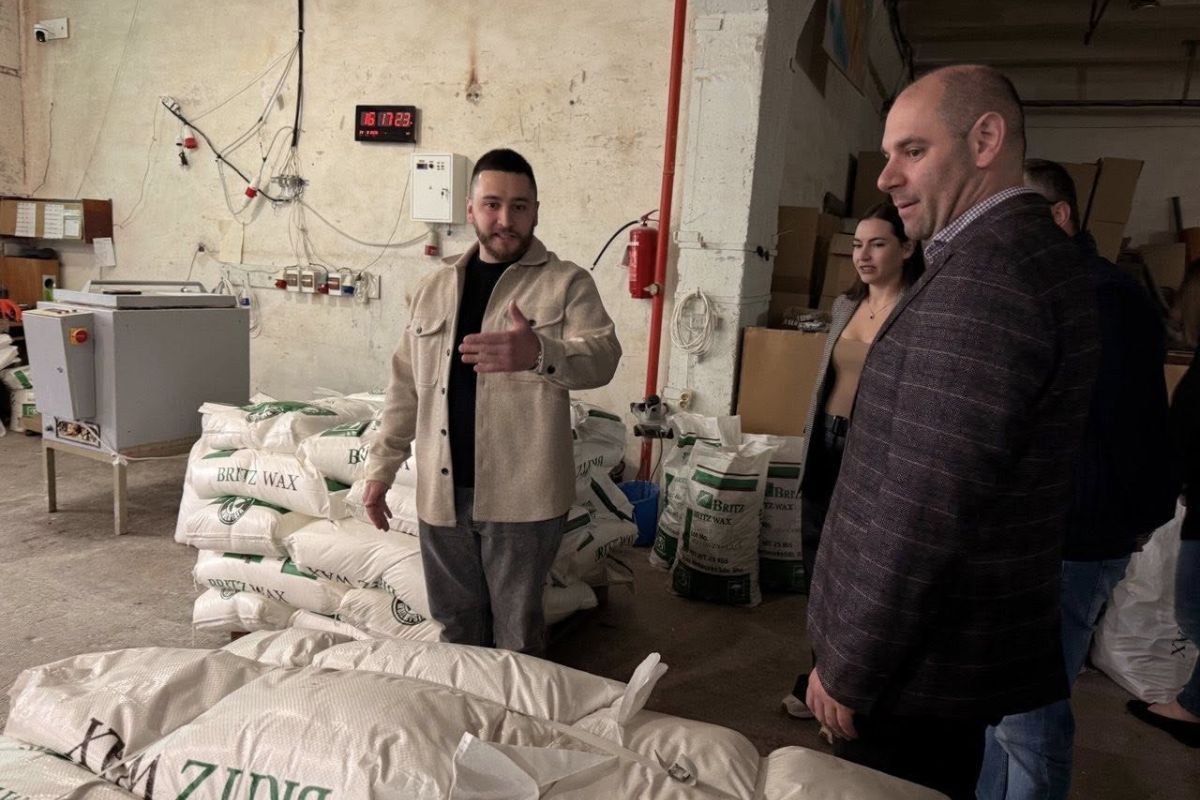 Обидва вони скористалися грантом від держави на суми до 500 тисяч гривень