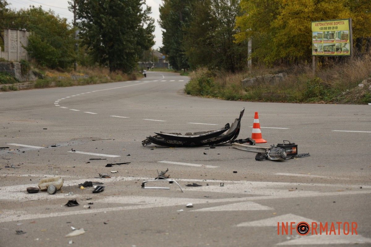 Предварительно женщину и мужчину, которые были в салоне Renault, забрали в больницу