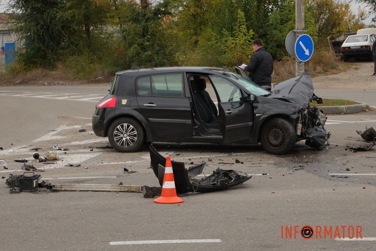 Предварительно, Renault ехал по главной дороге