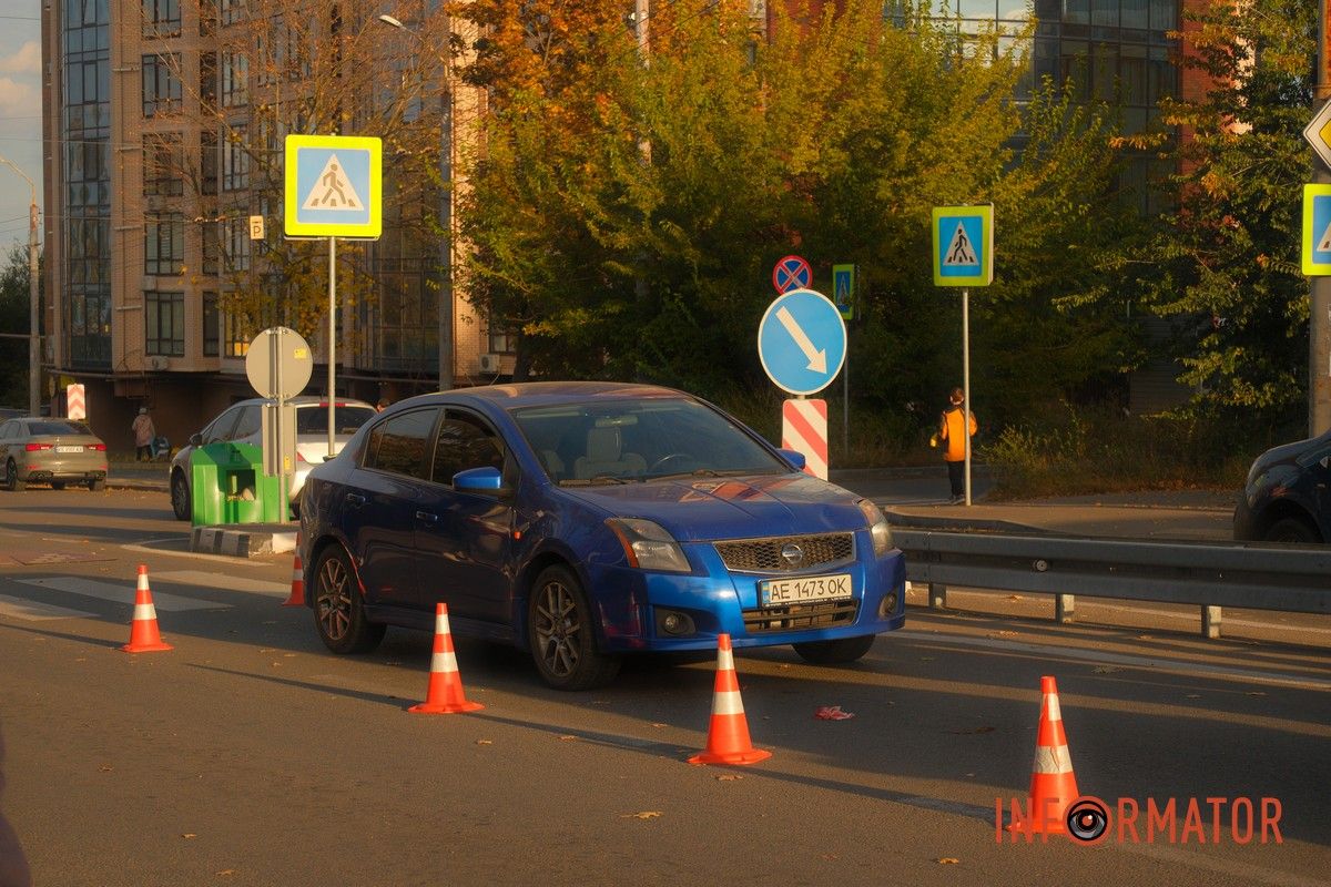 У Дніпрі на Бульварі Слави Nissan збив жінку на переході 7