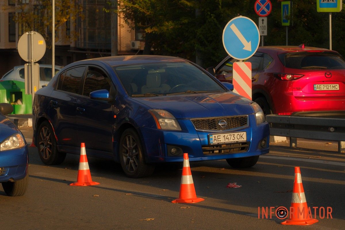 У Дніпрі на Бульварі Слави Nissan збив жінку на переході 4