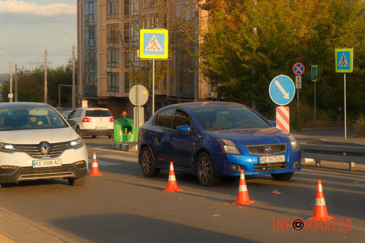 У Дніпрі на Бульварі Слави Nissan збив жінку на переході 1
