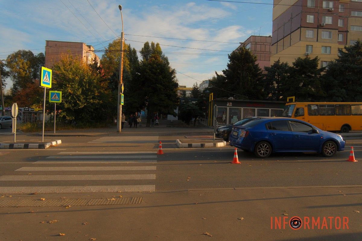 У Дніпрі на Бульварі Слави Nissan збив жінку на переході 5