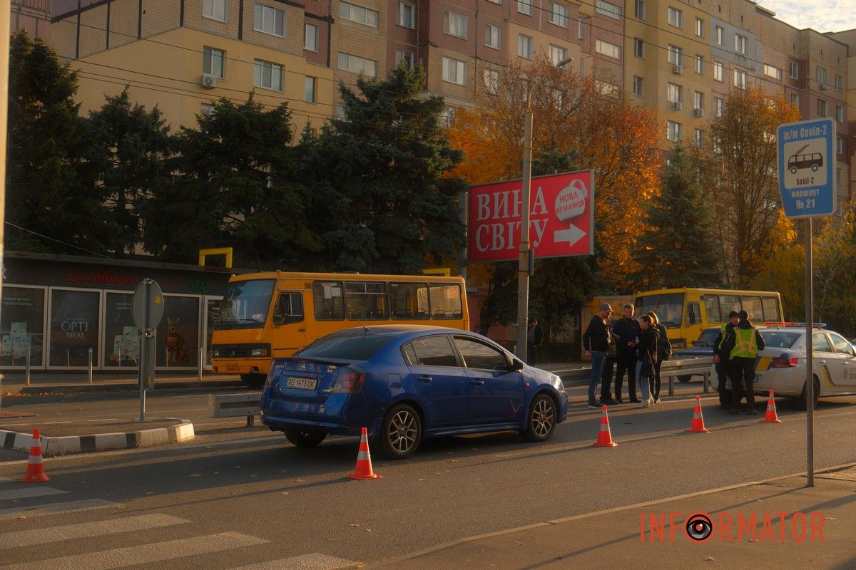 У Дніпрі на Бульварі Слави Nissan збив жінку на переході 3