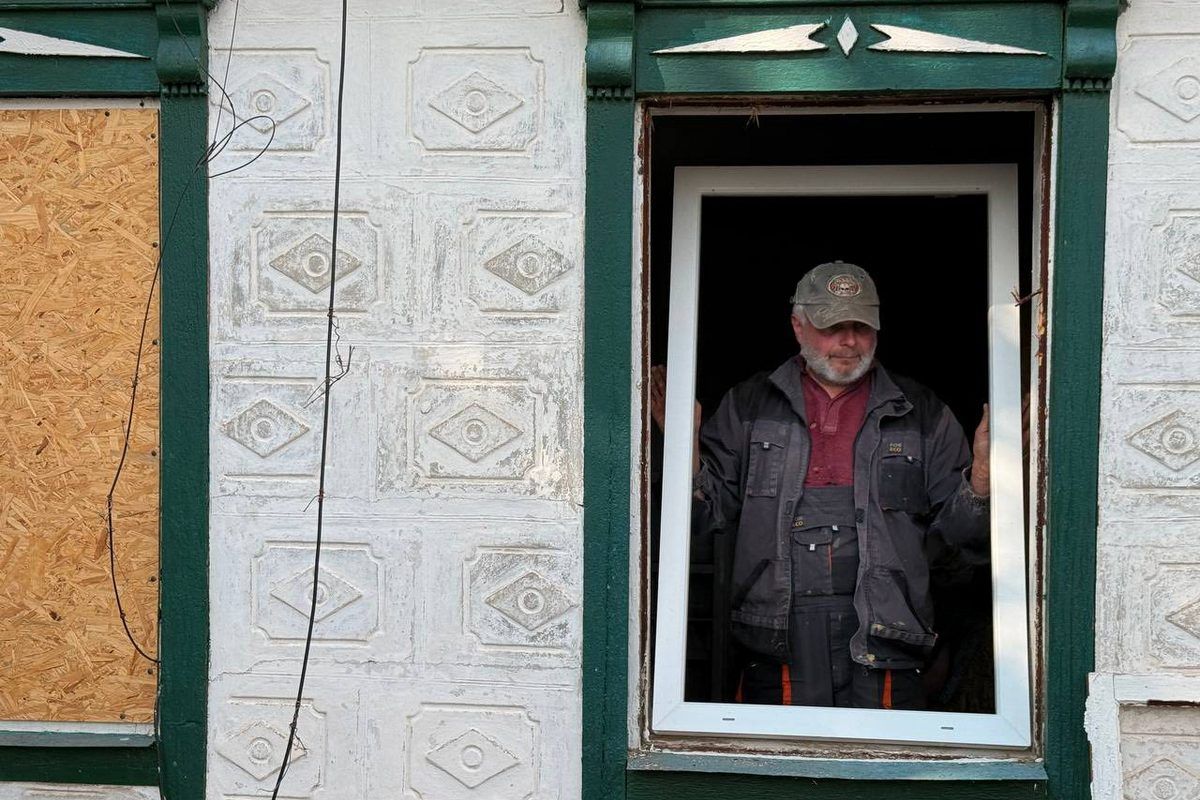 Фото: Дмитрий Кисилевский В Самаровке в Днепре восстанавливают дома, пострадавшие от вражеских атак в сентябре 5