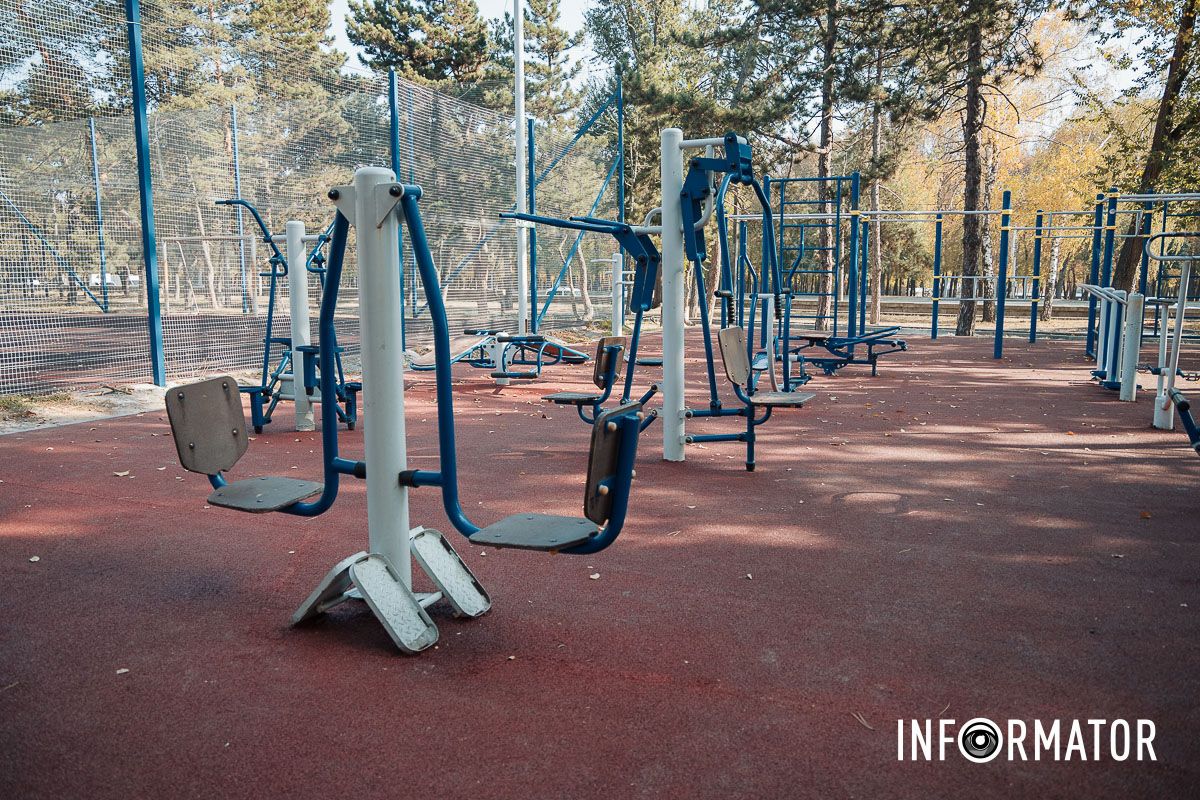 Майданчик встановили у 2018 році і він потребував ремонту У парку Писаржевського у Дніпрі оновили спортивну зону: що змінилось 2