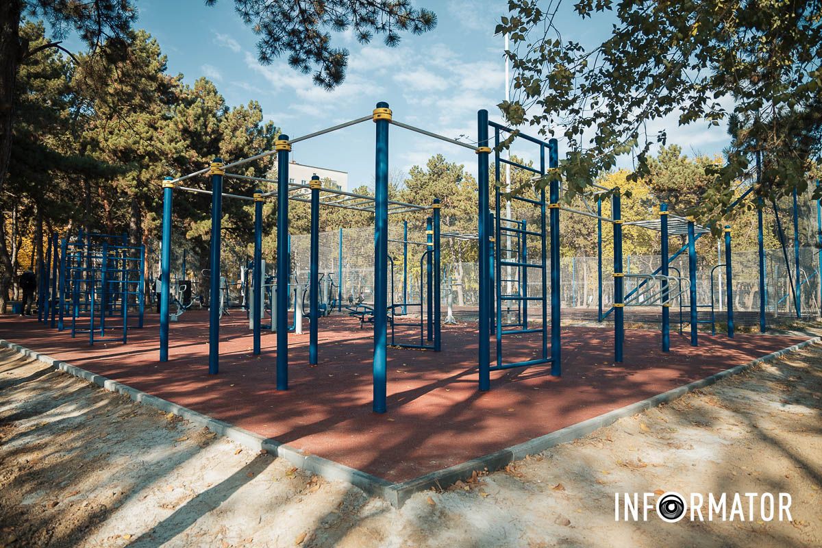 У 2026 році тут планують оновити тренажери У парку Писаржевського у Дніпрі оновили спортивну зону: що змінилось 7