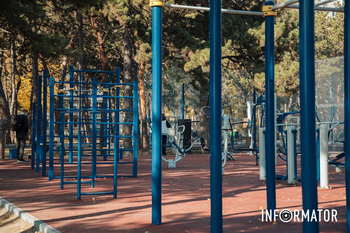 Оновлене гумове покриття спортмайданчика У парку Писаржевського у Дніпрі оновили спортивну зону: що змінилось 8
