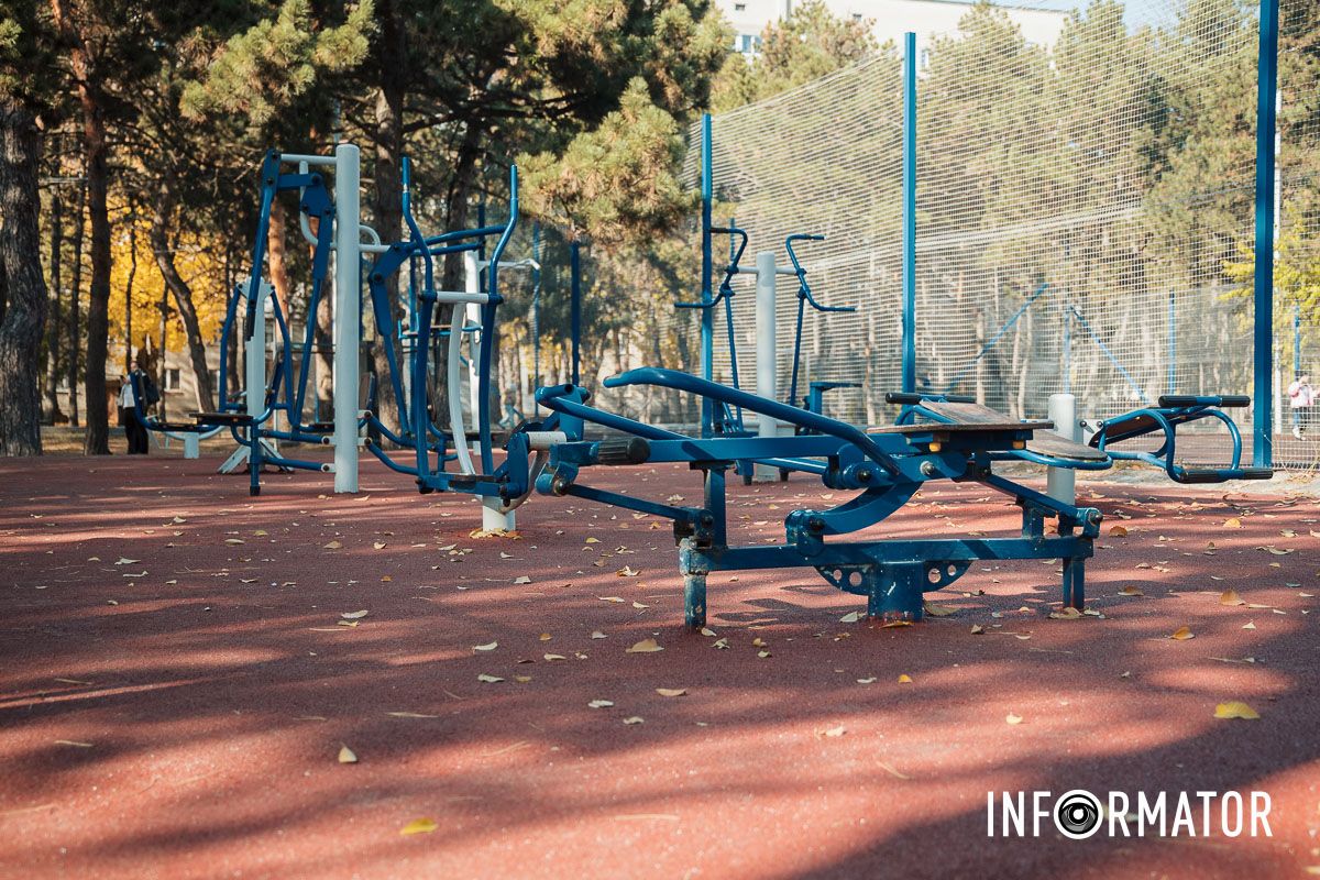 Ремонт футбольного поля у розпалі У парку Писаржевського у Дніпрі оновили спортивну зону: що змінилось 12