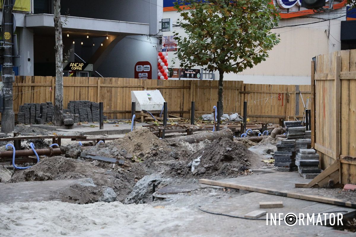 Що відбувається за парканом У центрі Дніпра за 28 мільйонів замінюють зливову каналізацію: як просуваються роботи 1