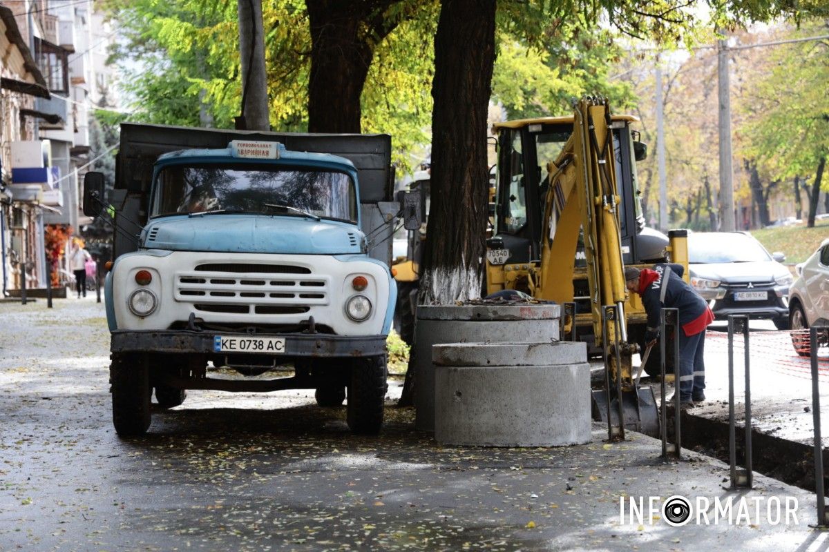 Комунальне підприємство «Дніпроводоканал» проводить ремонтні роботи в районі перетину з вулицею Січових Стрільців