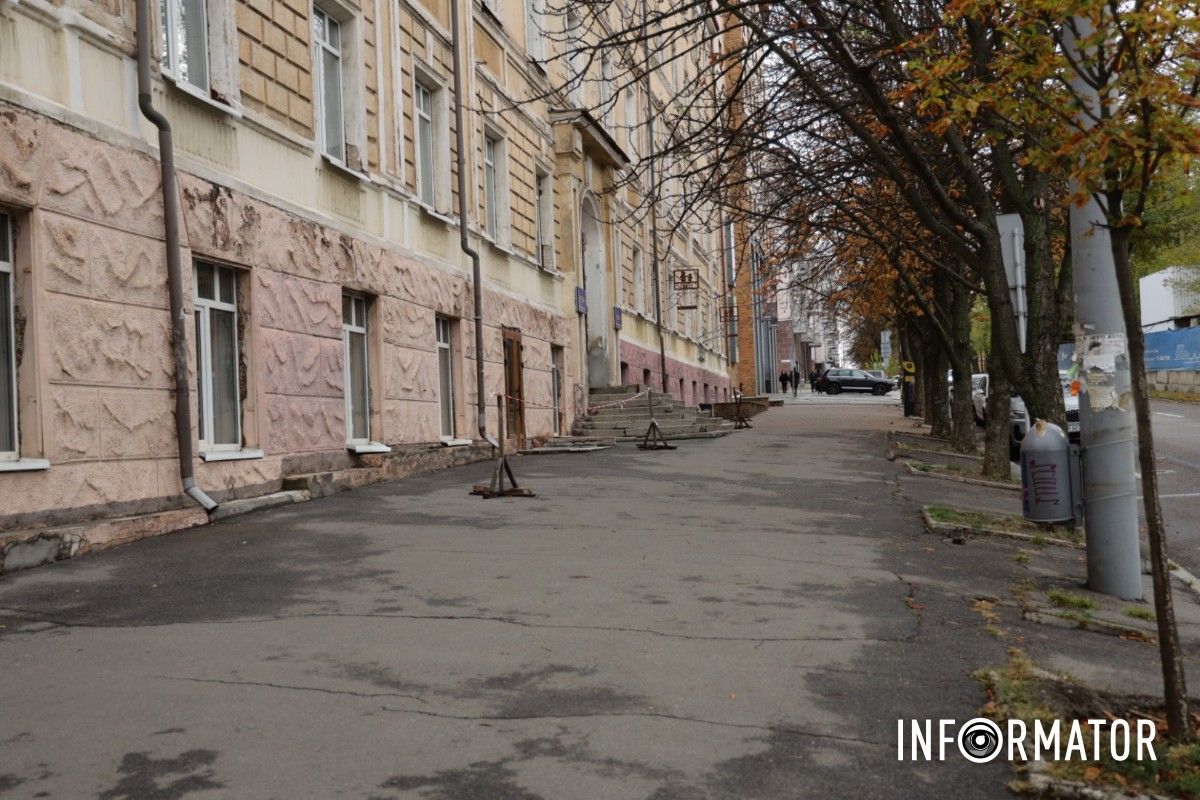 "Золота" доріжка до центру: у Дніпрі частину тротуару на Яворницького зроблять безбар'єрним за 10,2 мільйона 3