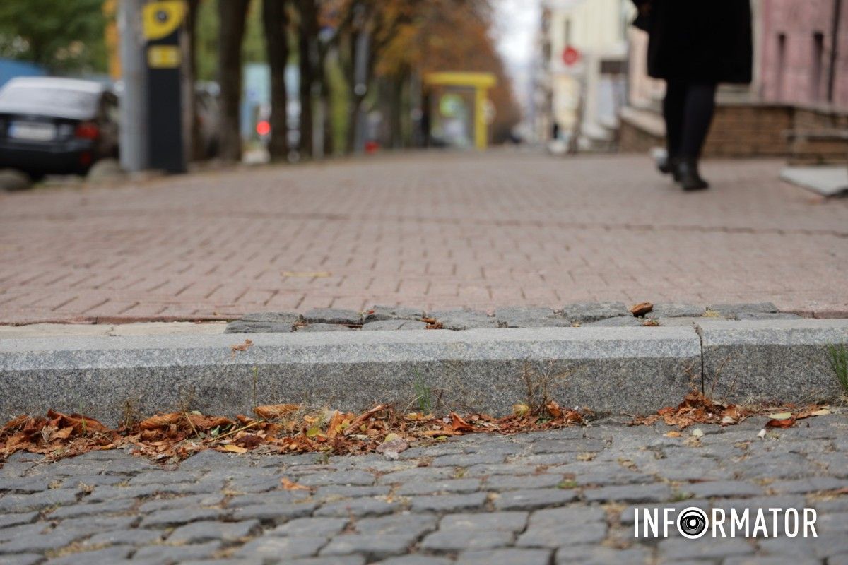 "Золота" доріжка до центру: у Дніпрі частину тротуару на Яворницького зроблять безбар'єрним за 10,2 мільйона 11