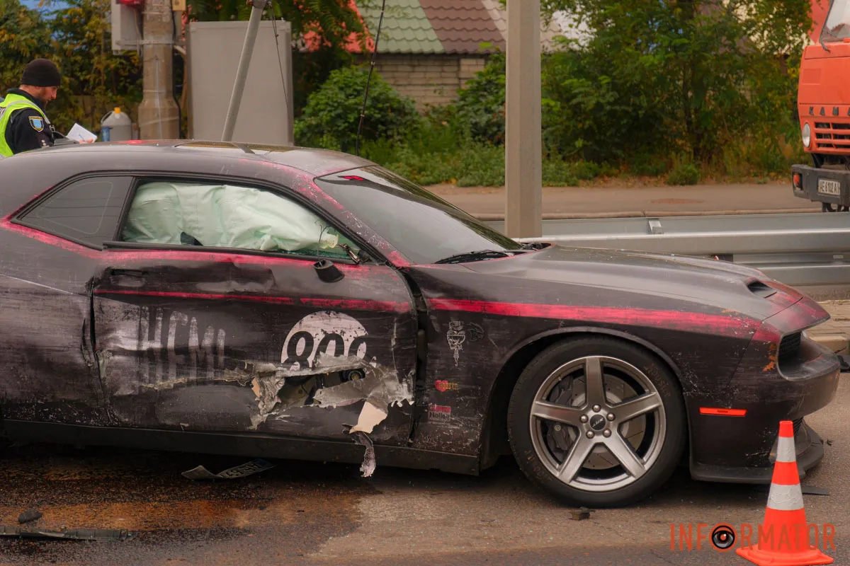 Тут зіткнулись Dodge та Audi Тут зіткнулись Dodge та Audi