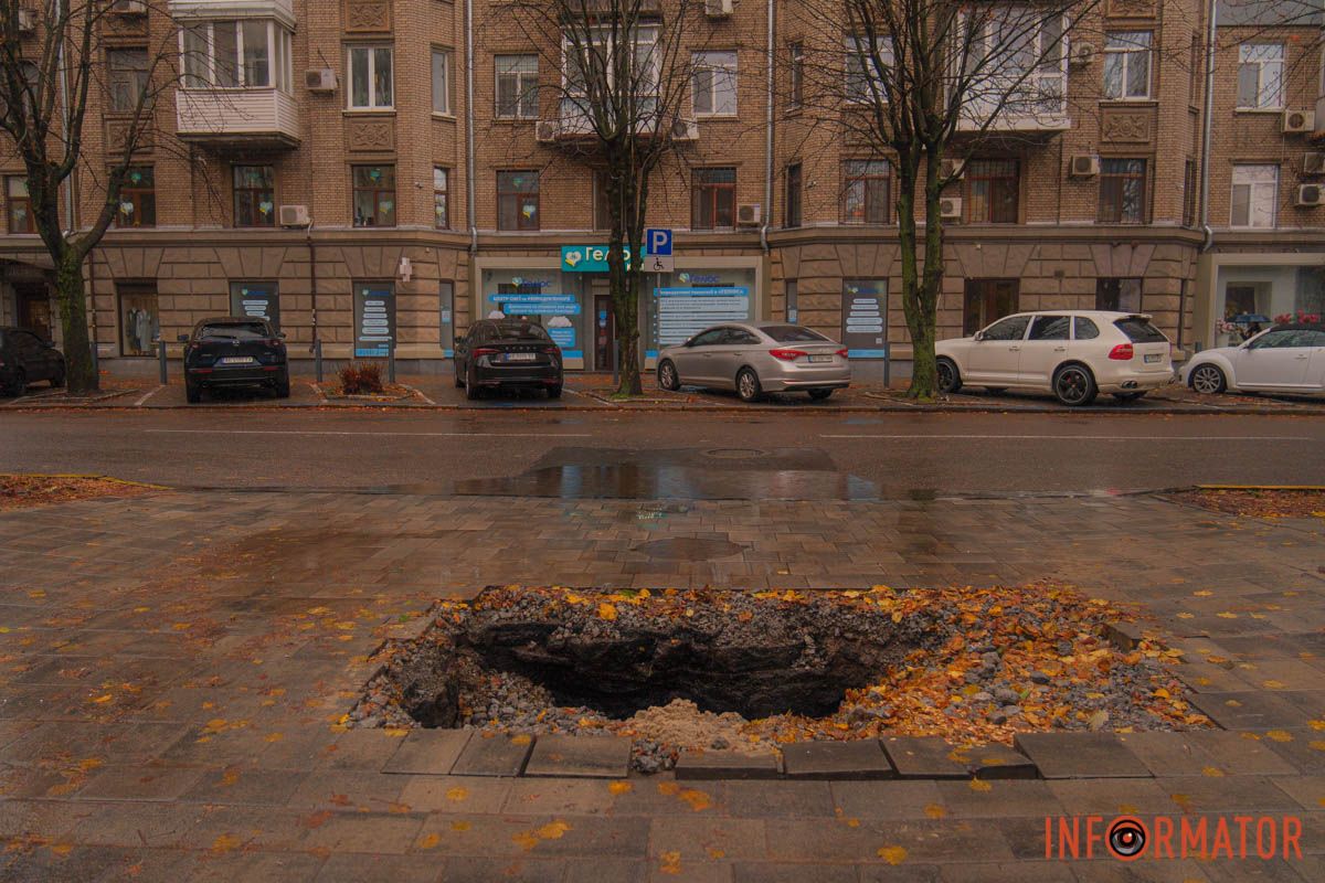 Пропасть возле ЖК «Новодворянский» Пропасть возле ЖК «Новодворянский»