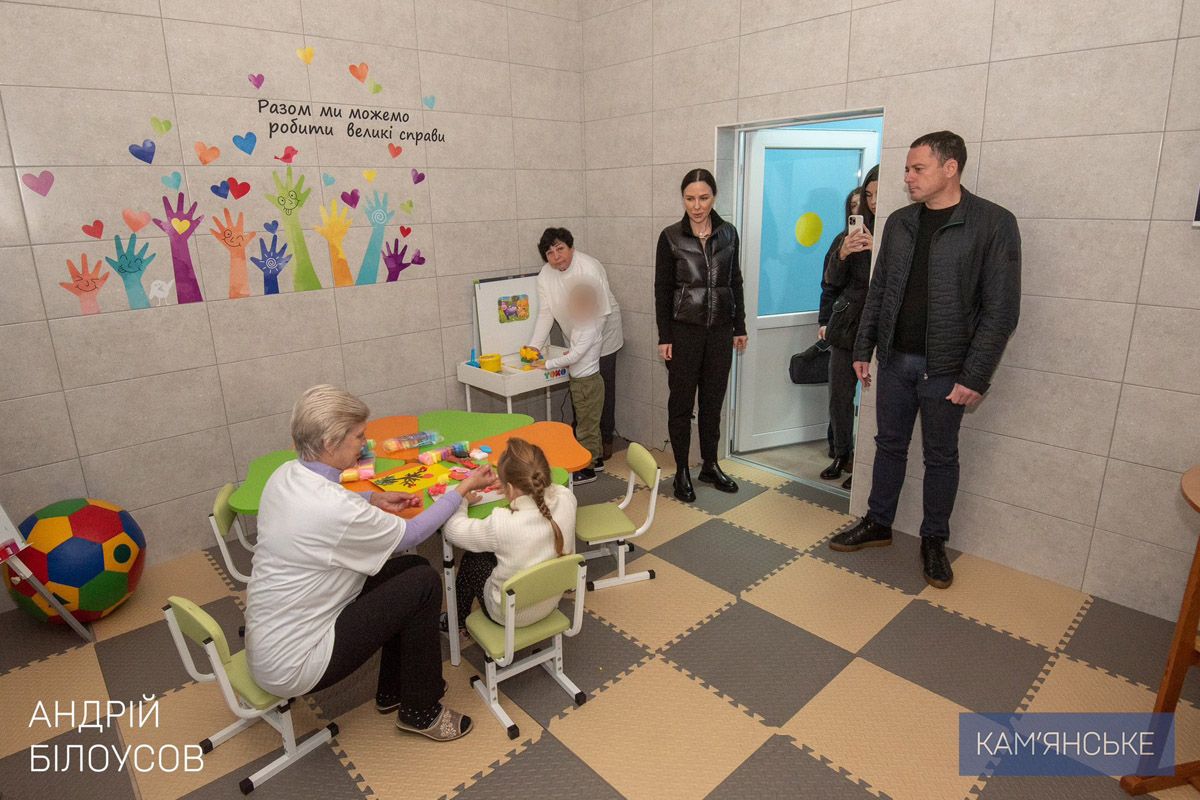 Тому у групі працюють досвідченні фахівці Тому у групі працюють досвідченні фахівці