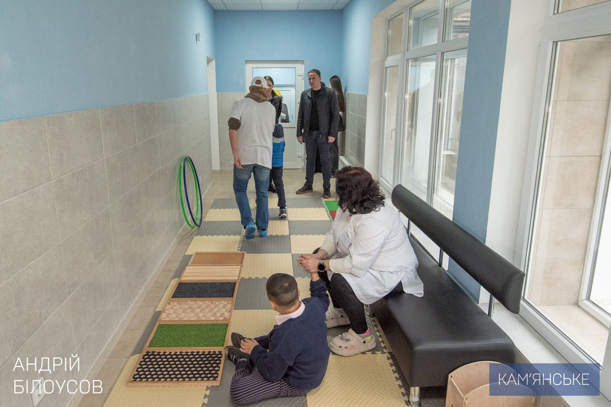 Оскільки це малеча зі складними порушеннями розвитку або станом здоров’я, вони потребують постійного нагляду дорослих Оскільки це малеча зі складними порушеннями розвитку або станом здоров’я, вони потребують постійного нагляду дорослих