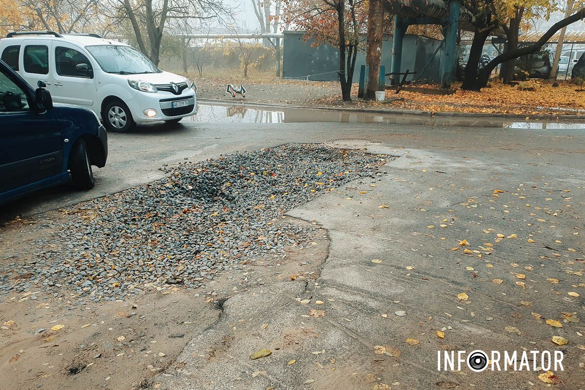 Почав просідати ґрунт У Дніпрі на Василя Барки поблизу будинку просів ґрунт 2