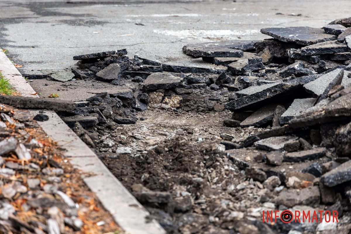 У пресслужбі ДніпроОВА повідомили, що будівельники оновлюють пішохідну зону, щоб зробити її зручною для всіх У центрі Дніпра ремонтують ще одну ділянку безбар’єрного маршруту: де саме розпочали роботи 4