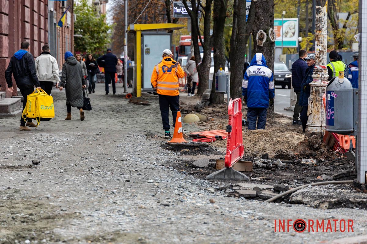 Зазначимо, що «Рух без бар’єрів» – це державний проєкт, який реалізує Міністерство розвитку громад та територій за ініціативи першої леді України Олени Зеленської У центрі Дніпра ремонтують ще одну ділянку безбар’єрного маршруту: де саме розпочали роботи 7