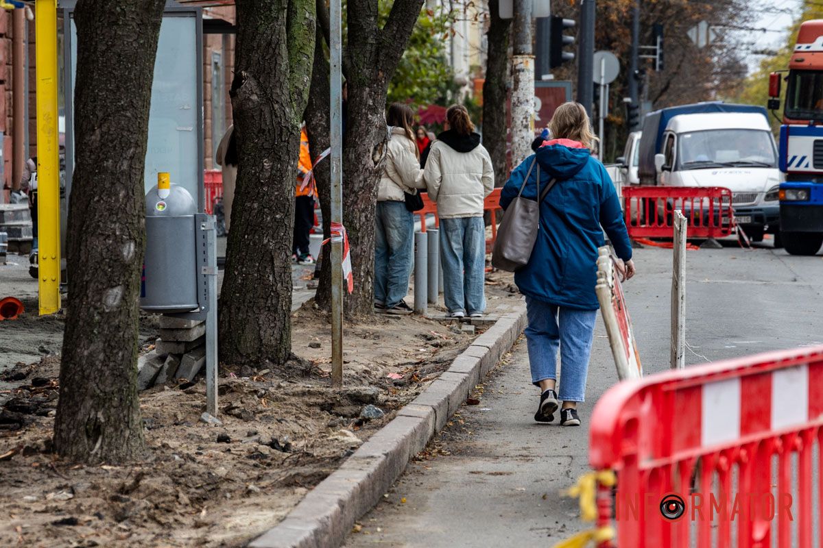 У кожному створюють інклюзивні маршрути, комфортні для людей з інвалідністю, батьків з візочками та літніх громадян У центрі Дніпра ремонтують ще одну ділянку безбар’єрного маршруту: де саме розпочали роботи 9