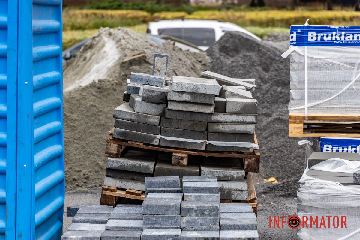 У центрі Дніпра ремонтують ще одну ділянку безбар’єрного маршруту У центрі Дніпра ремонтують ще одну ділянку безбар’єрного маршруту: де саме розпочали роботи 11