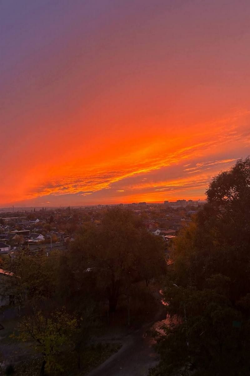 Сонце розмалювало обрій червоним і золотим «Агінь»: дніпряни 28 жовтня спостерігали неймовірний захід сонця 2