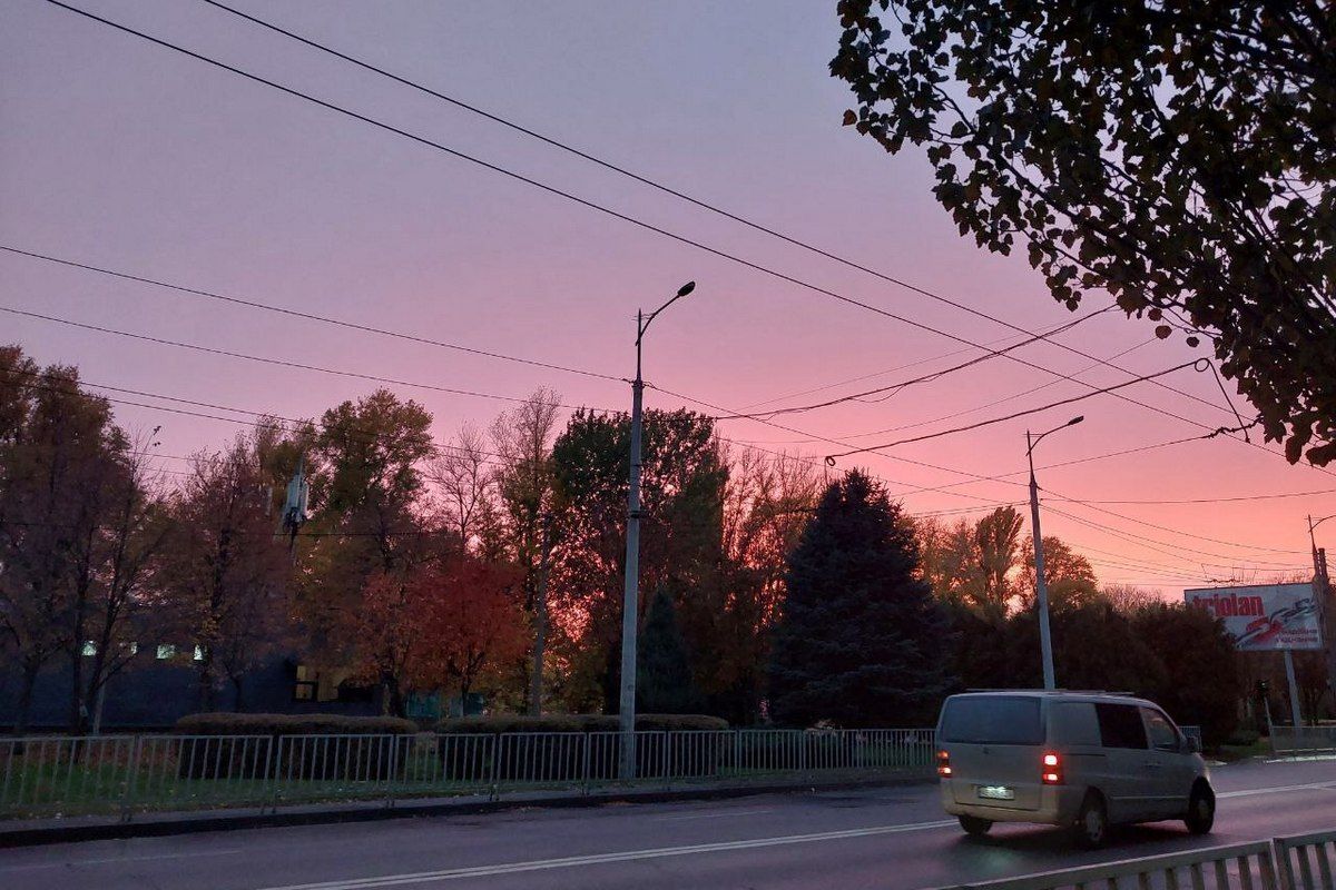 Після дощу у Дніпрі «Агінь»: дніпряни 28 жовтня спостерігали неймовірний захід сонця 12