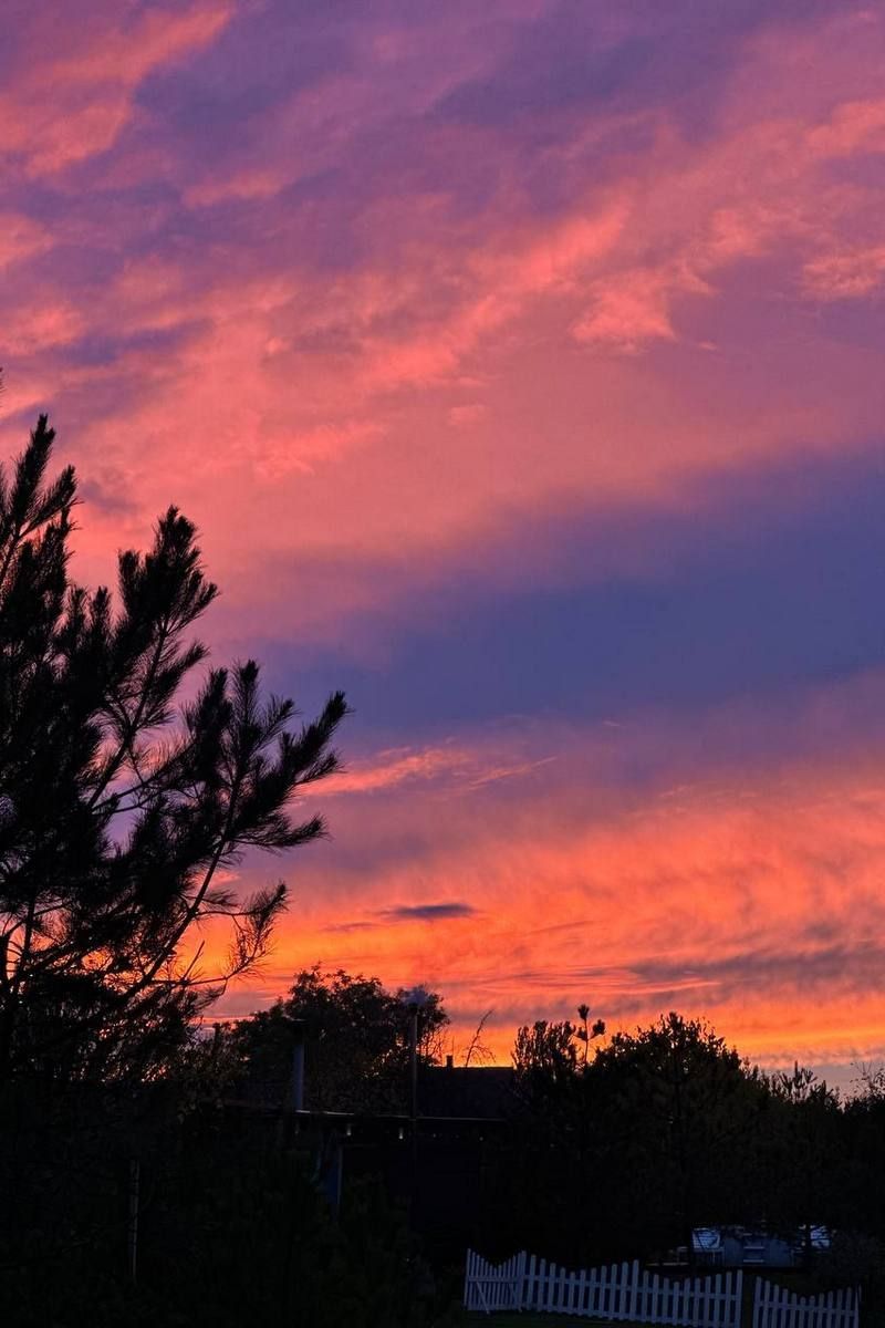 Усе навколо немов сяяло «Агінь»: дніпряни 28 жовтня спостерігали неймовірний захід сонця 8