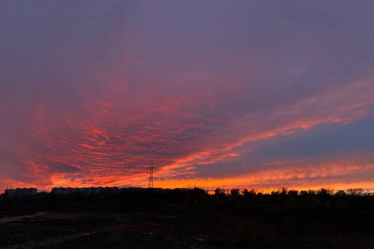 Люди зупинялися, щоб поглянути на цю красу «Агінь»: дніпряни 28 жовтня спостерігали неймовірний захід сонця 5