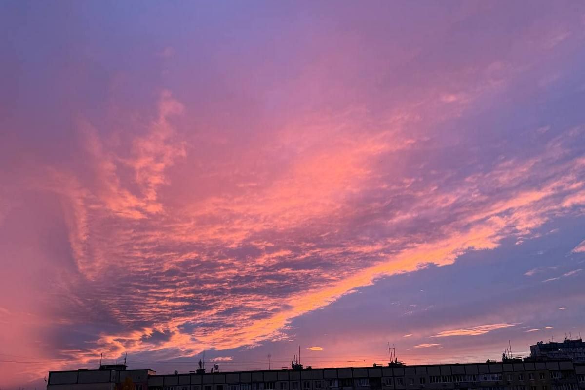 Хмари стали багряними «Агінь»: дніпряни 28 жовтня спостерігали неймовірний захід сонця 13