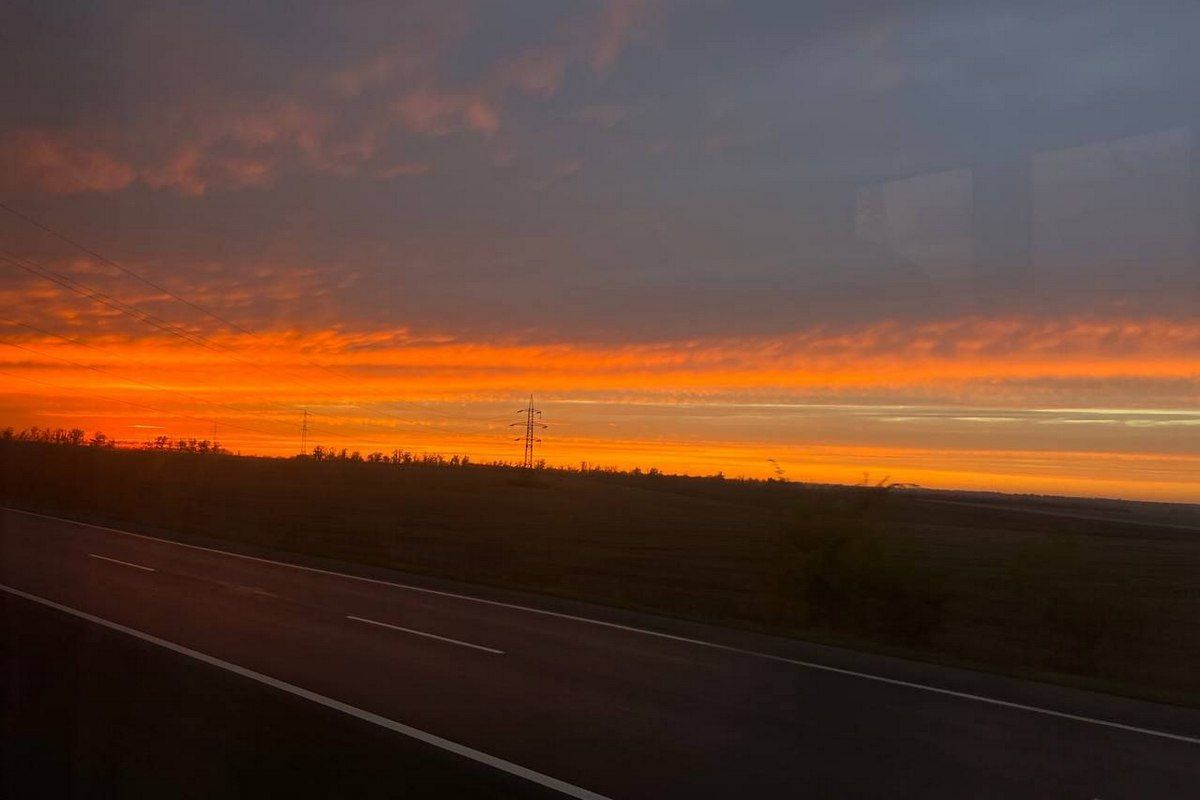 На обрії танув останній промінь «Агінь»: дніпряни 28 жовтня спостерігали неймовірний захід сонця 9