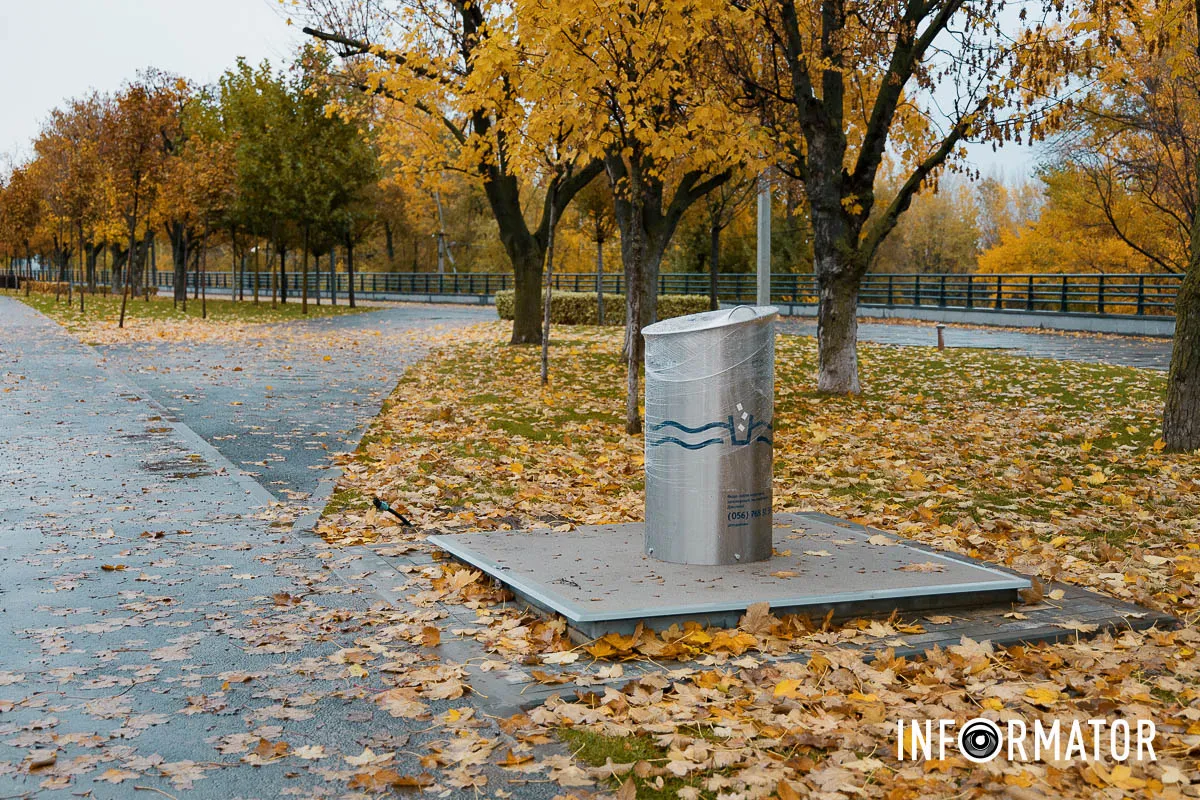Сім таких баків встановили на Набережній Перемоги У Дніпрі уздовж Набережної Перемоги почали встановлювати “золоті” підземні баки 6