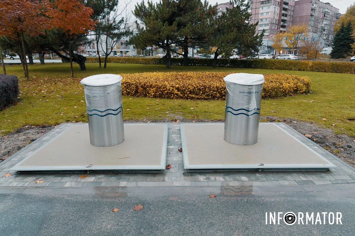 Нові баки з'явились на Набережній Перемоги У Дніпрі уздовж Набережної Перемоги почали встановлювати “золоті” підземні баки 1