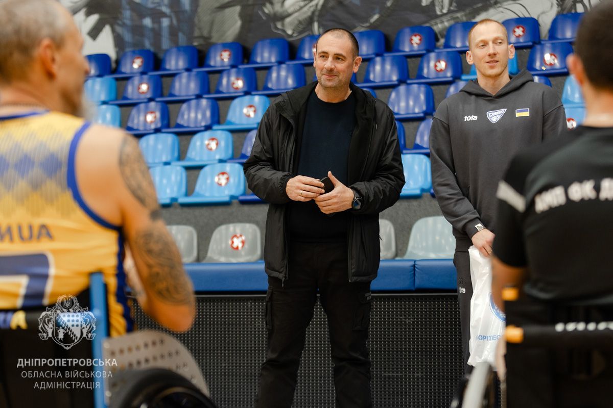 Виконуючий обов'язки начальника Дніпропетровської ОВА Владислав Гайваненко У Дніпропетровській області новостворена команда з баскетболу на кріслах колісних зібралась на перше тренування 1