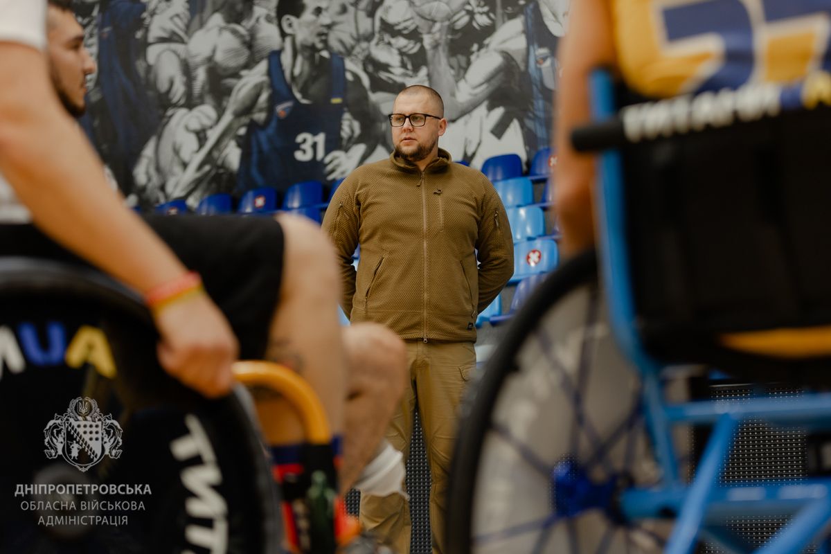 Команда запрошує нових учасників У Дніпропетровській області новостворена команда з баскетболу на кріслах колісних зібралась на перше тренування 9