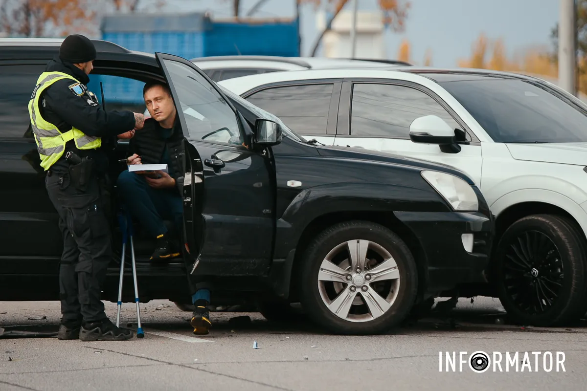 На місці подій оформлюють документи На місці подій оформлюють документи