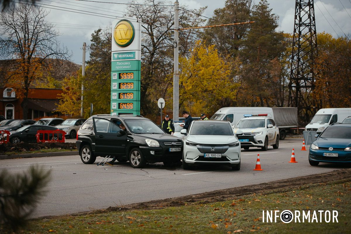 Зіткнення відбулося біля АЗС Зіткнення відбулося біля АЗС