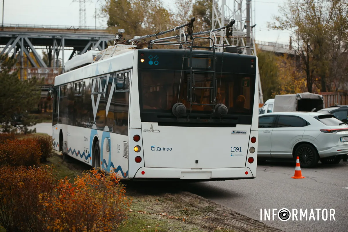 За попередньою інформацією, три машини їхали в напрямку Січеславської Набережної За попередньою інформацією, три машини їхали в напрямку Січеславської Набережної
