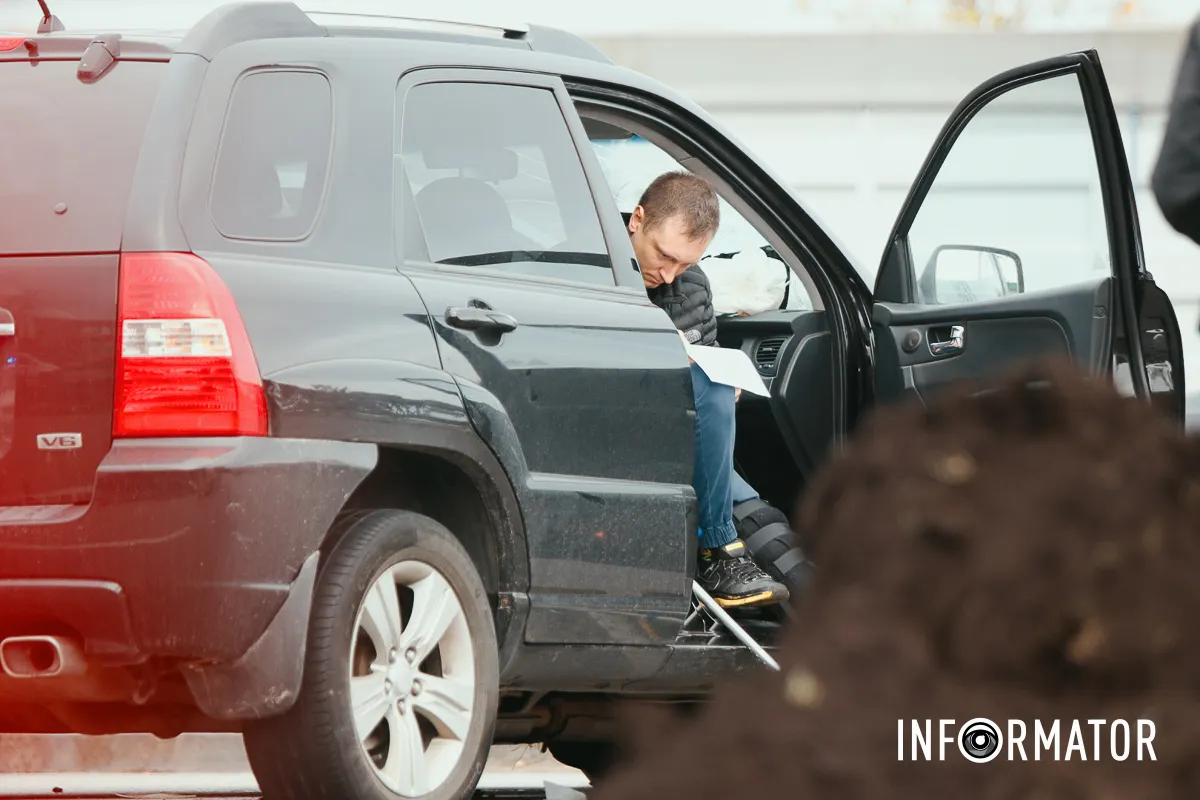 У цей момент ці дві машини зіткнулись У цей момент ці дві машини зіткнулись